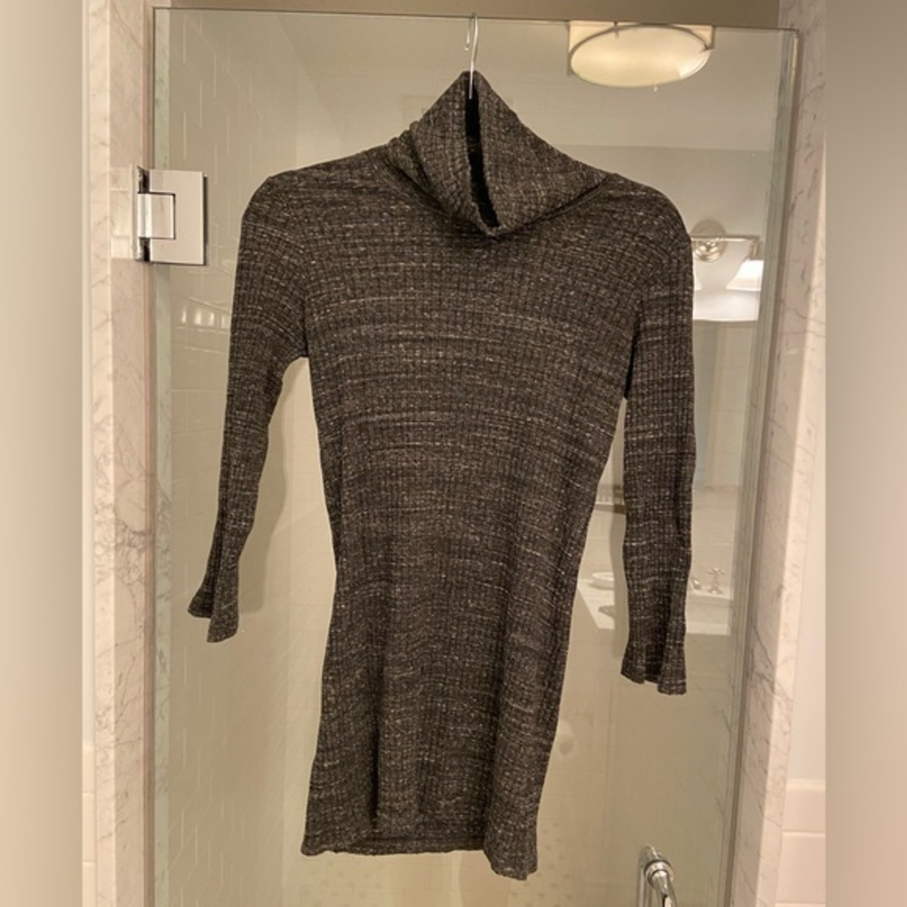 Monrow sweater dress or long shirt. Ribbed fabric, Size Medium